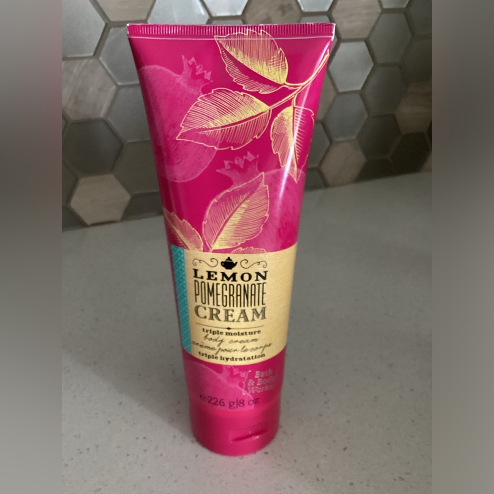 Bath and Body Works - Lemon Pomegranate Cream